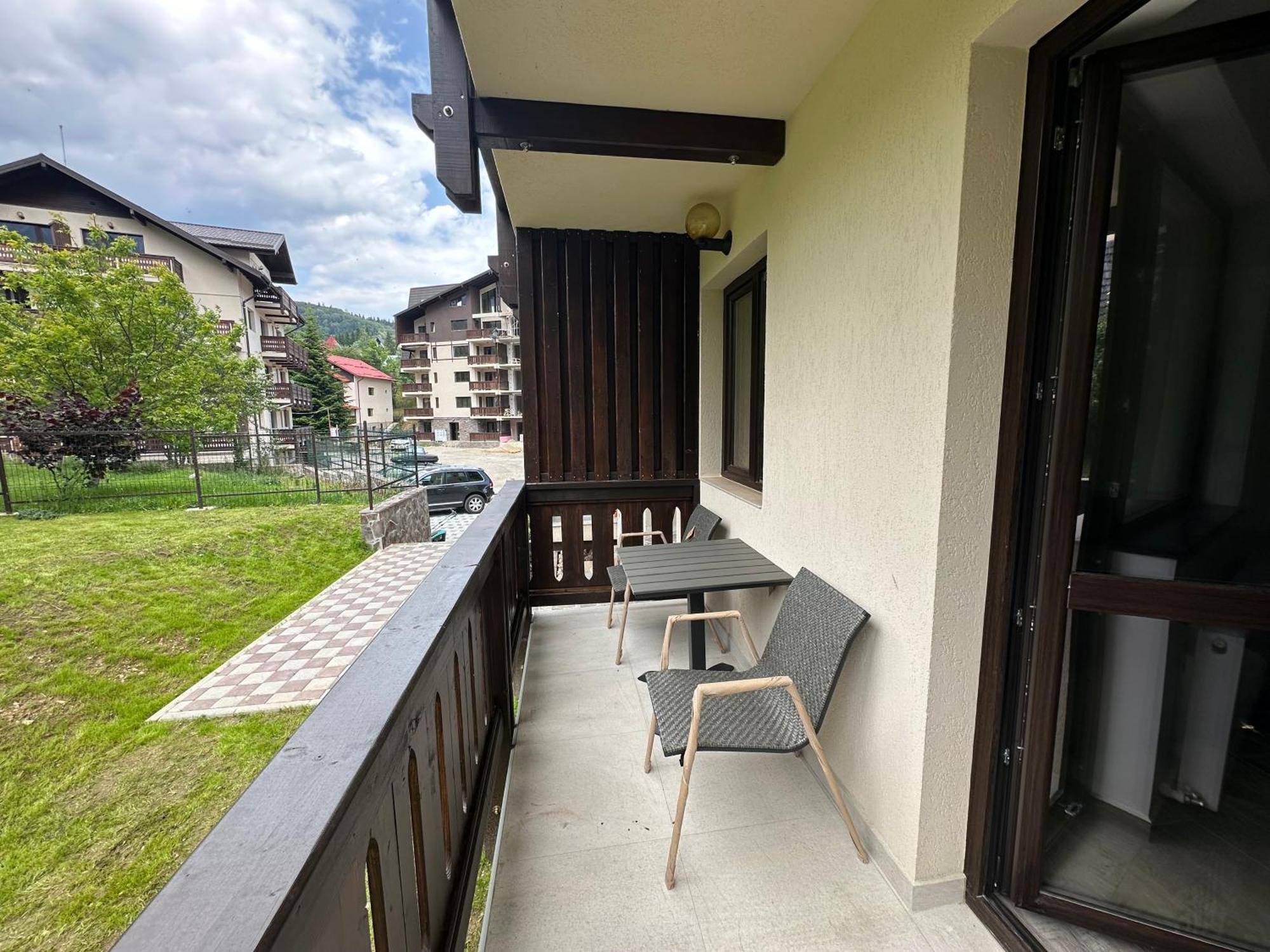 The View Apartment 3 Буштени Экстерьер фото