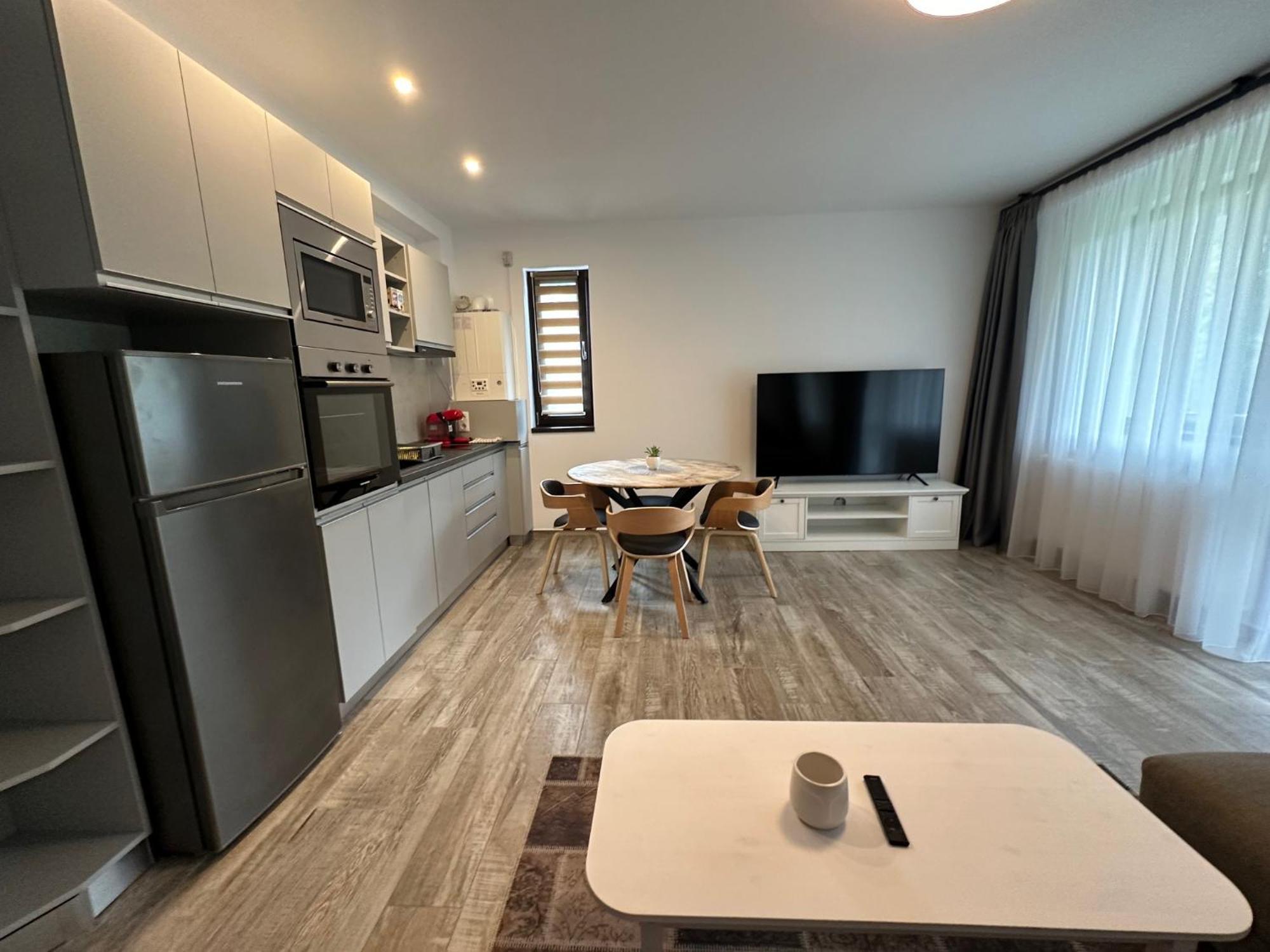 The View Apartment 3 Буштени Экстерьер фото